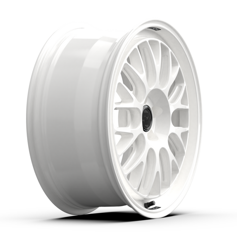 fifteen52 Holeshot RSR 19x9.5 5x114.3 38mm ET 73.1mm Center Bore Rally White